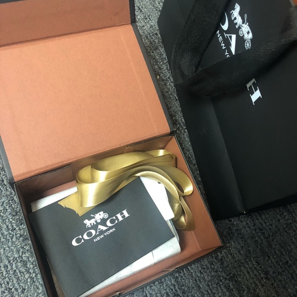 New Coach Wallet - Picture 3 of 3